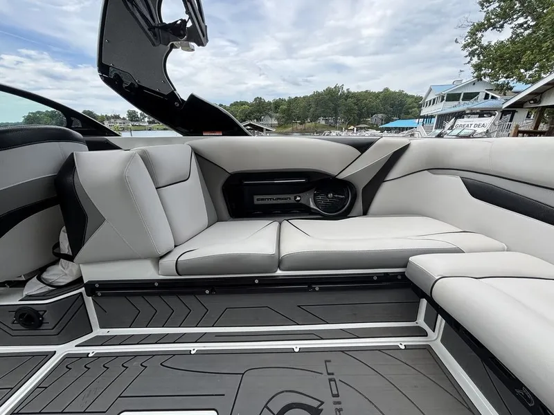 Slide: The Image of Correct Craft RI237 2017 - 12