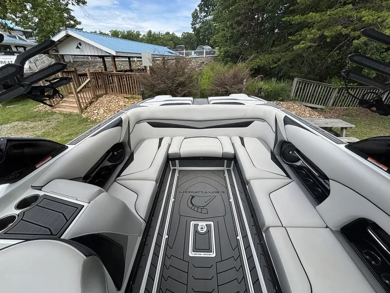 Slide: The Image of Correct Craft RI237 2017 - 13