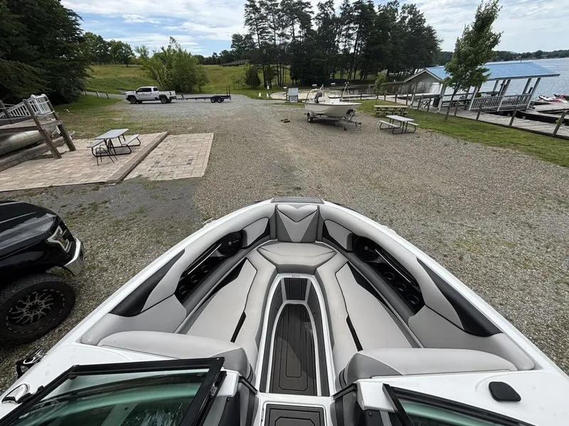 Slide: The Image of Correct Craft RI237 2017 - 6