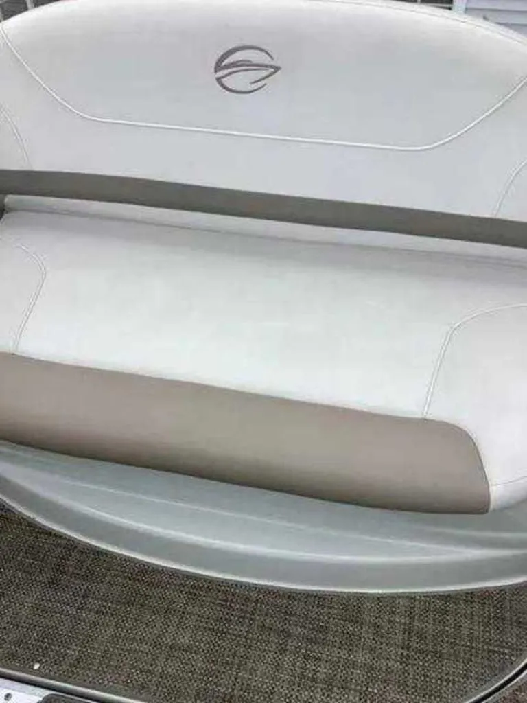 Slide: The Image of Crownline Boats 264 CR 2015 - 10