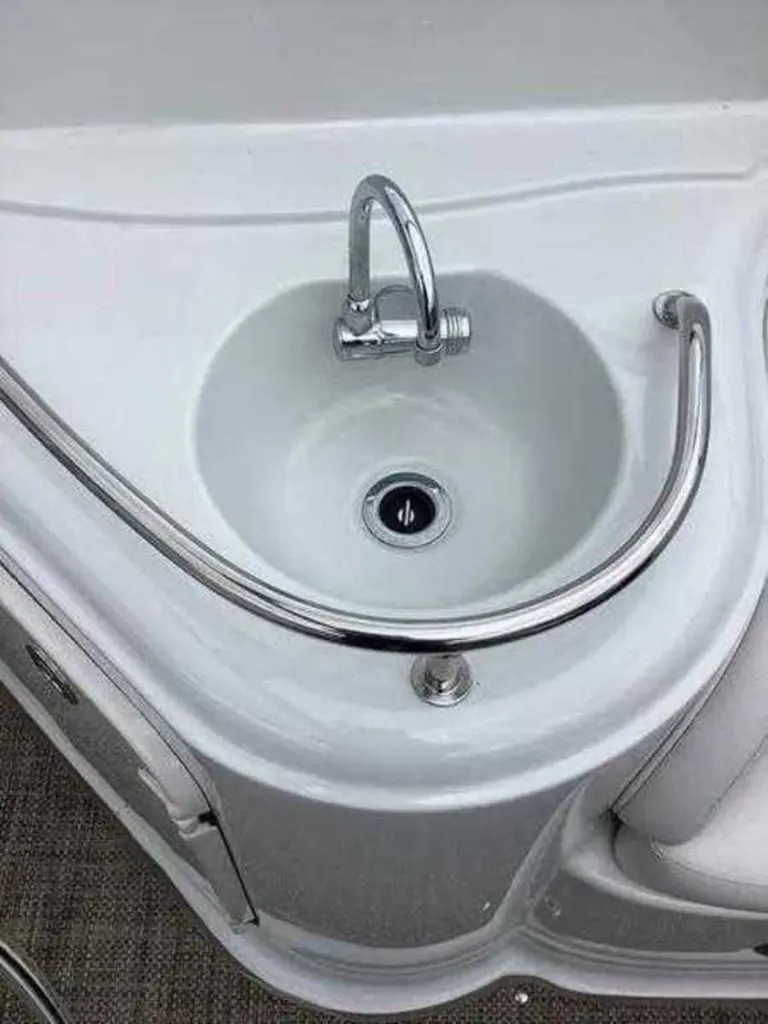 Slide: The Image of Crownline Boats 264 CR 2015 - 28