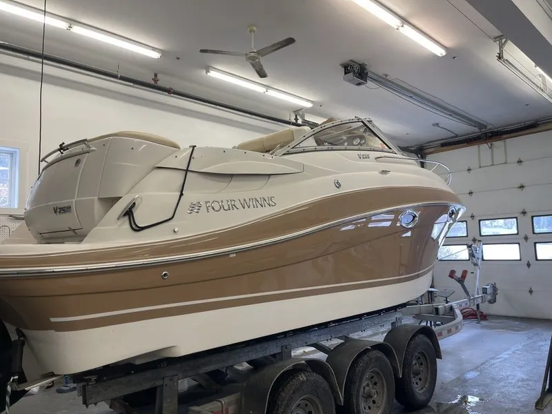 Slide: The Image of Four Winns 258 Vista 2008 - 6