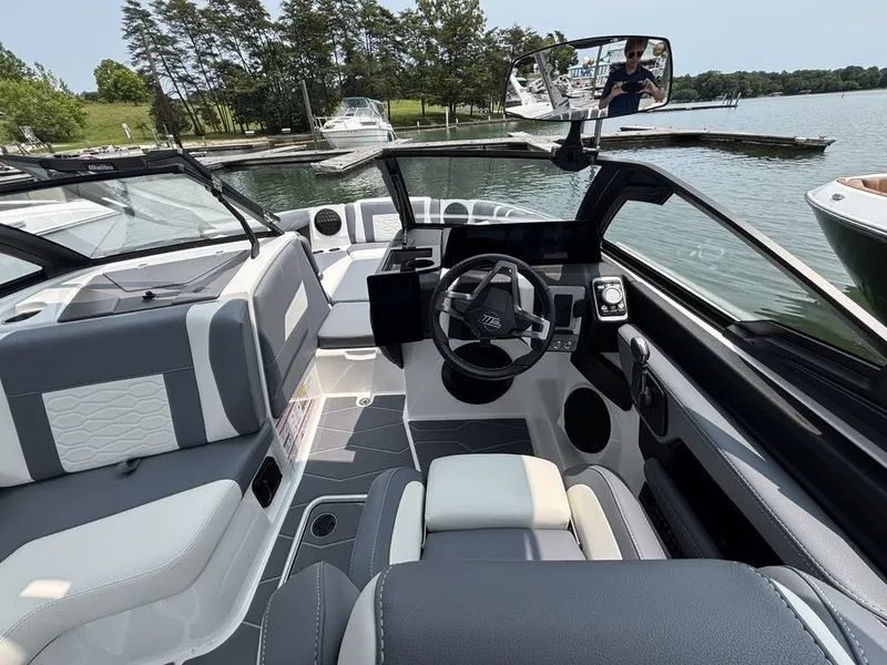 Slide: The Image of Malibu Wakesetter 22 MXZ 2025 - 10