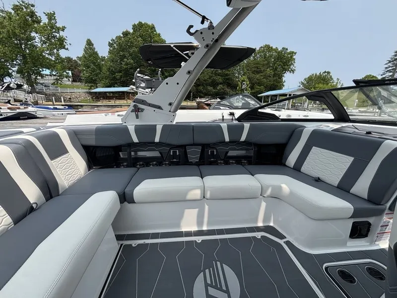 Slide: The Image of Malibu Wakesetter 22 MXZ 2025 - 7