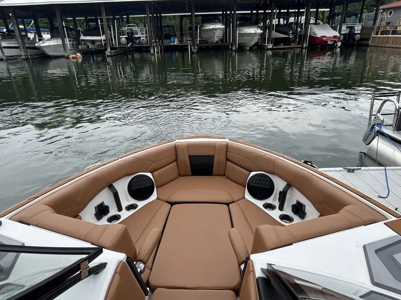 Slide: The Image of Malibu Wakesetter 23 LSV 2025 - 13