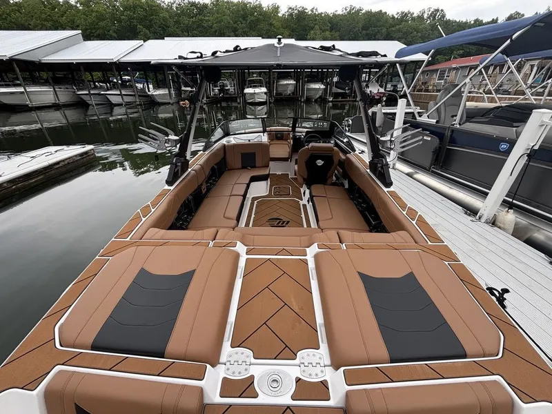 Slide: The Image of Malibu Wakesetter 23 LSV 2025 - 4
