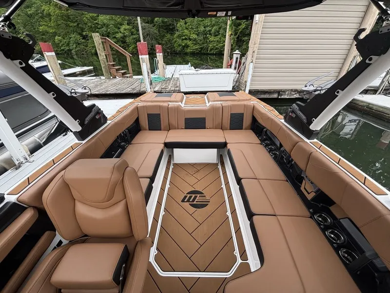 Slide: The Image of Malibu Wakesetter 23 LSV 2025 - 7