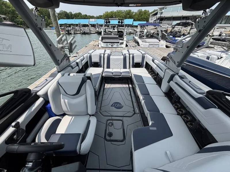 Slide: The Image of Malibu Wakesetter 25 LSV 2025 - 10