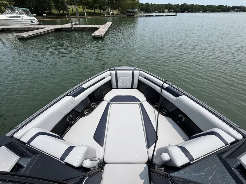 Slide: The Image of Malibu Wakesetter 25 LSV 2025 - 11