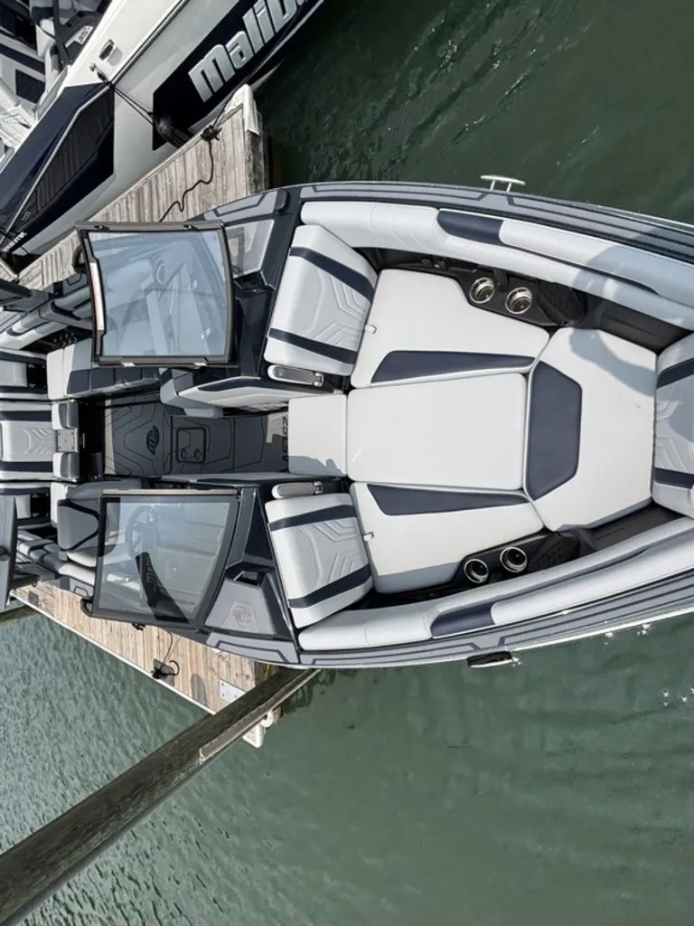 Slide: The Image of Malibu Wakesetter 25 LSV 2025 - 12