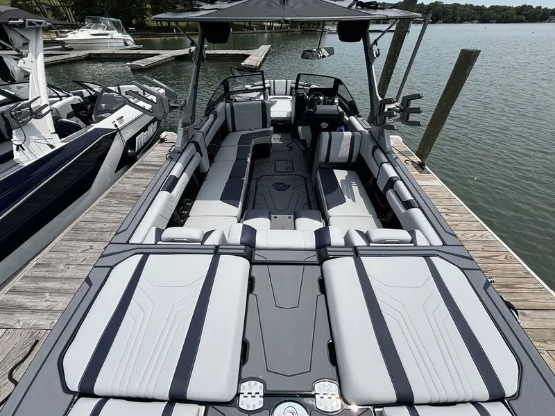 Slide: The Image of Malibu Wakesetter 25 LSV 2025 - 4