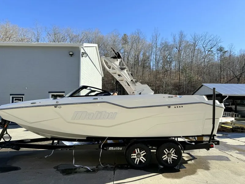 The Image of Malibu M230 2025 - 1