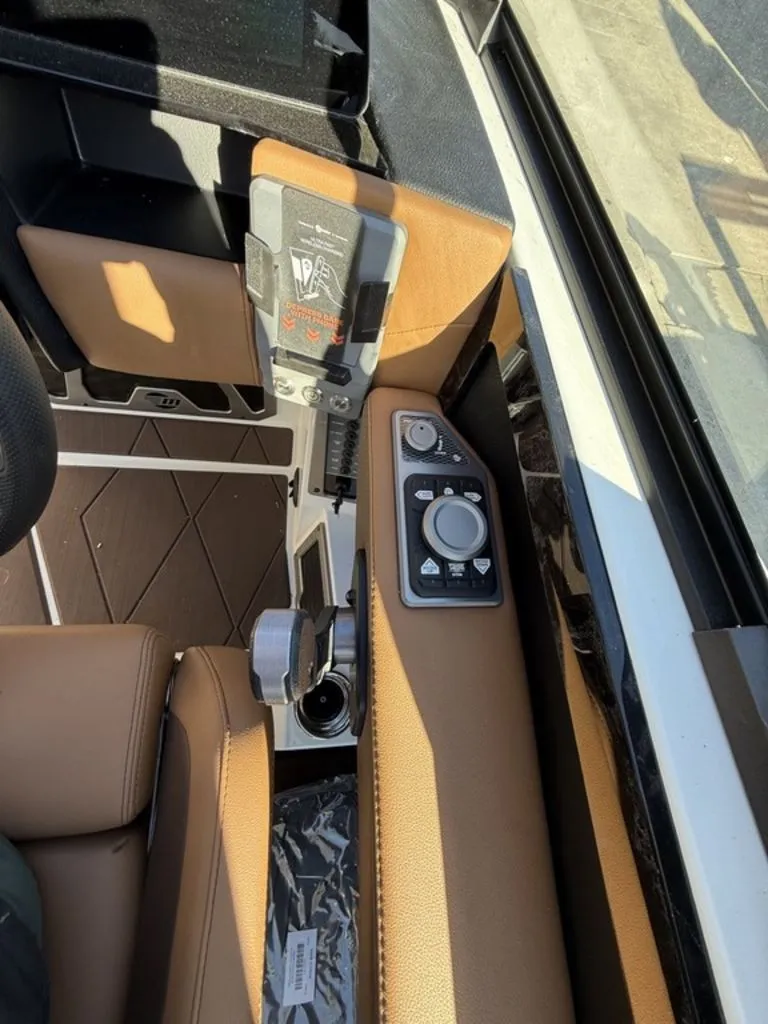 Slide: The Image of Malibu M230 2025 - 10