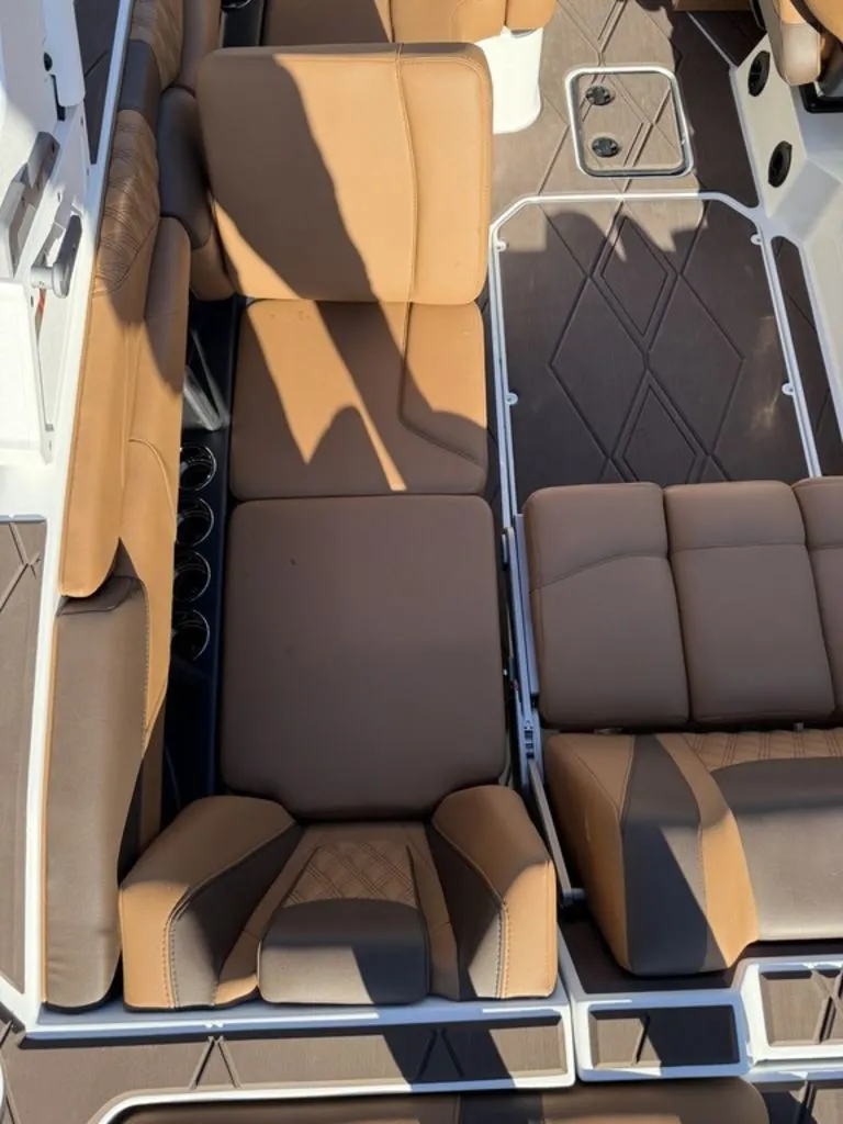 Slide: The Image of Malibu M230 2025 - 17