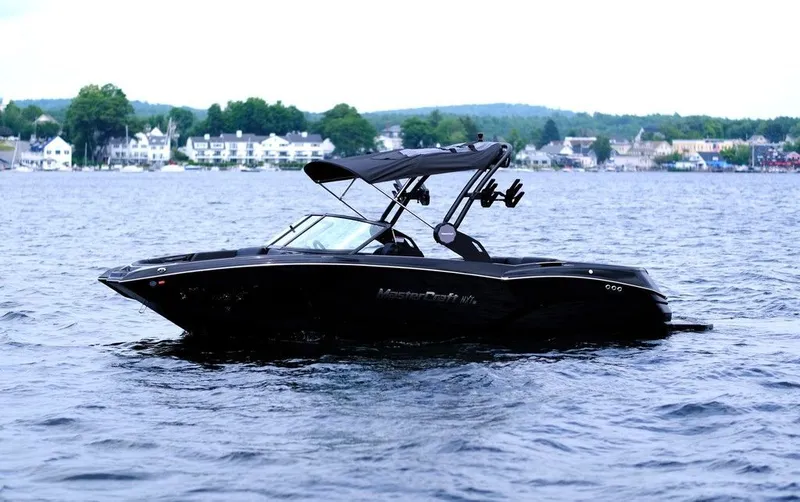 Slide: The Image of MasterCraft NXT-22 Icon Package 2025 - 6