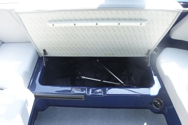 Slide: The Image of MasterCraft NXT21 2024 - 14