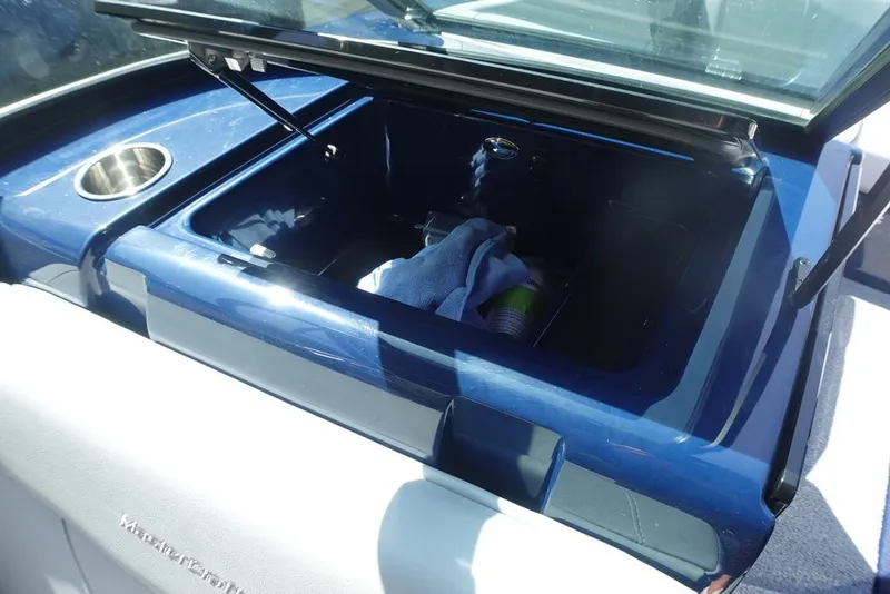 Slide: The Image of MasterCraft NXT21 2024 - 16