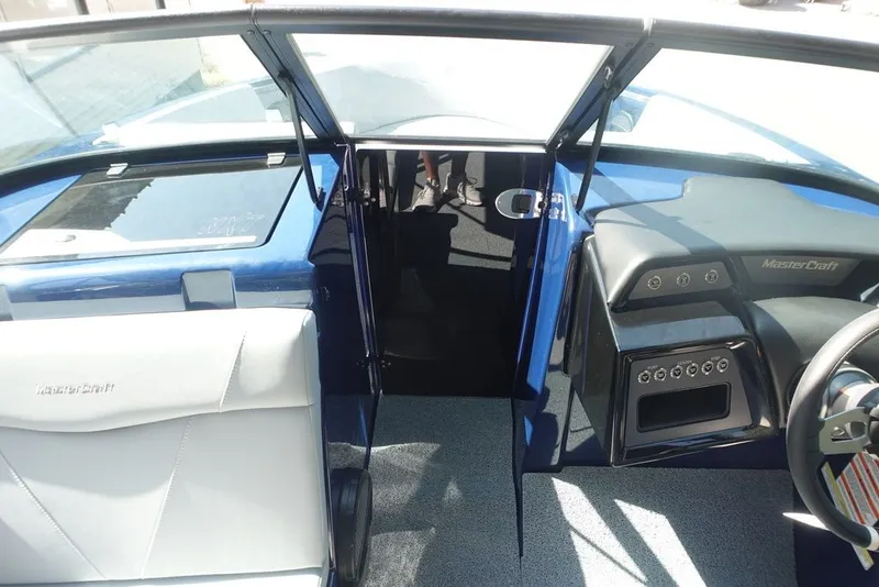 Slide: The Image of MasterCraft NXT21 2024 - 17