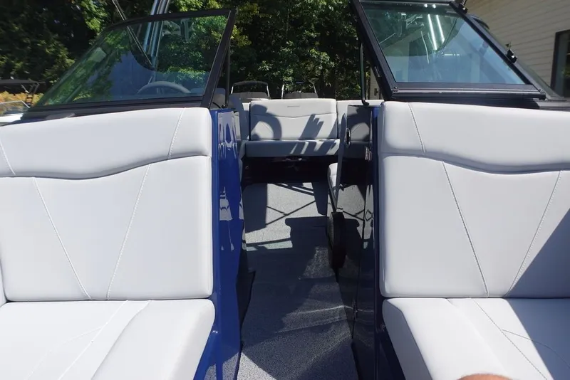 Slide: The Image of MasterCraft NXT21 2024 - 19