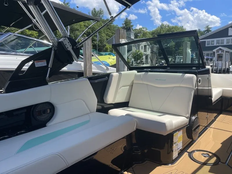 Slide: The Image of MasterCraft NXT21 2024 - 11