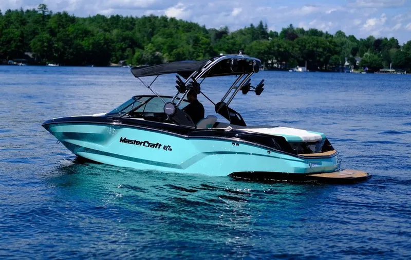 Slide: The Image of MasterCraft NXT21 2024 - 7