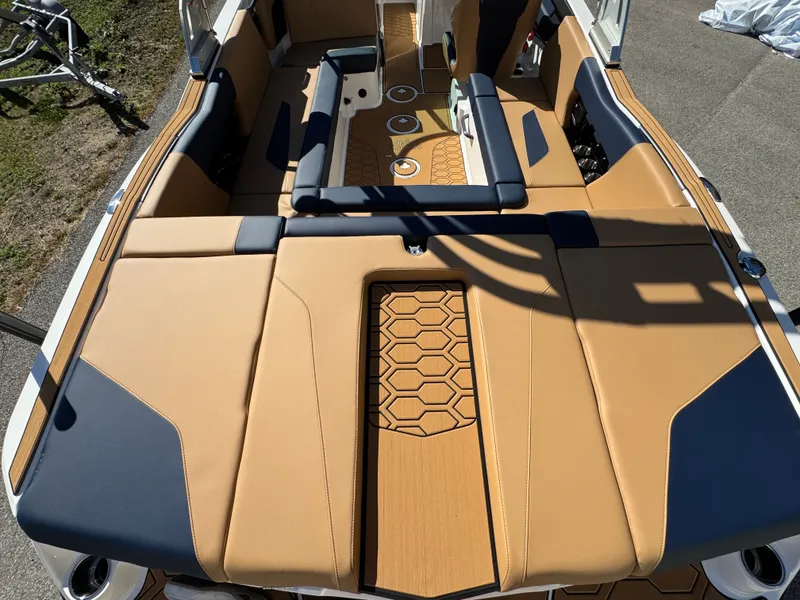 Slide: The Image of MasterCraft NXT22 2026 - 11