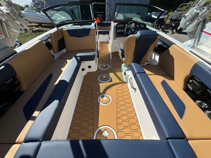 Slide: The Image of MasterCraft NXT22 2026 - 14