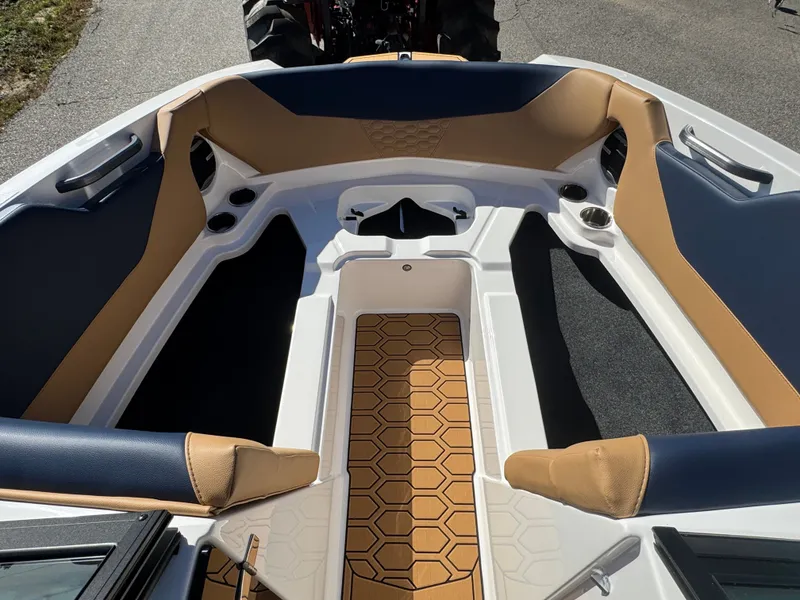 Slide: The Image of MasterCraft NXT22 2026 - 32