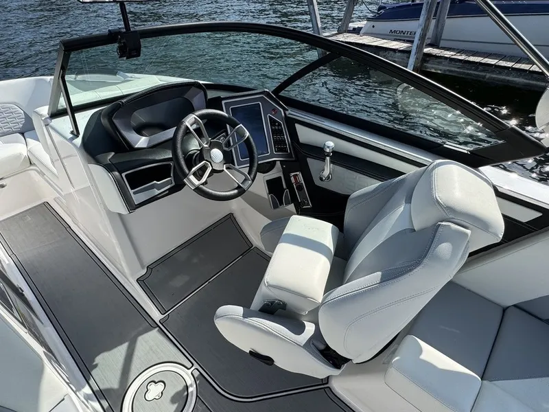 Slide: The Image of MasterCraft X22 2024 - 12