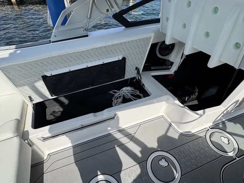 Slide: The Image of MasterCraft X22 2024 - 14