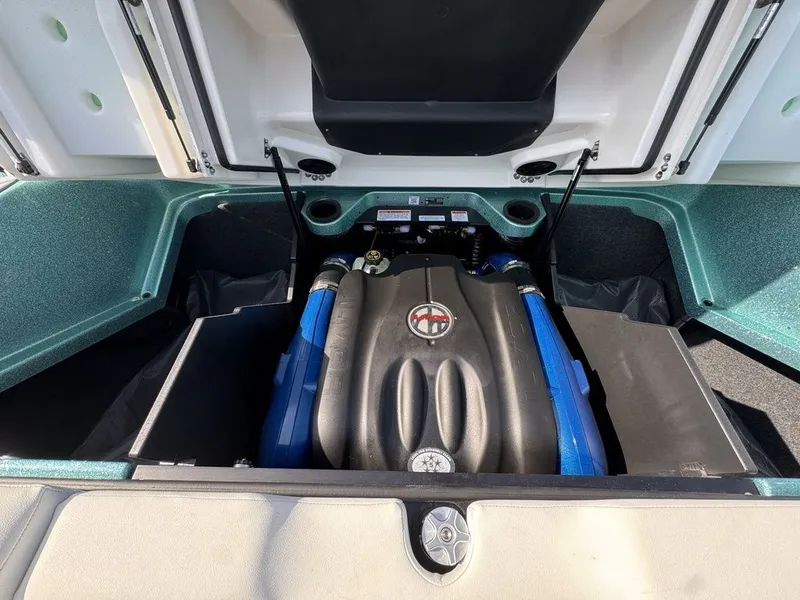 Slide: The Image of MasterCraft X22 2024 - 19