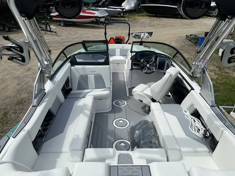 Slide: The Image of MasterCraft X22 2024 - 22