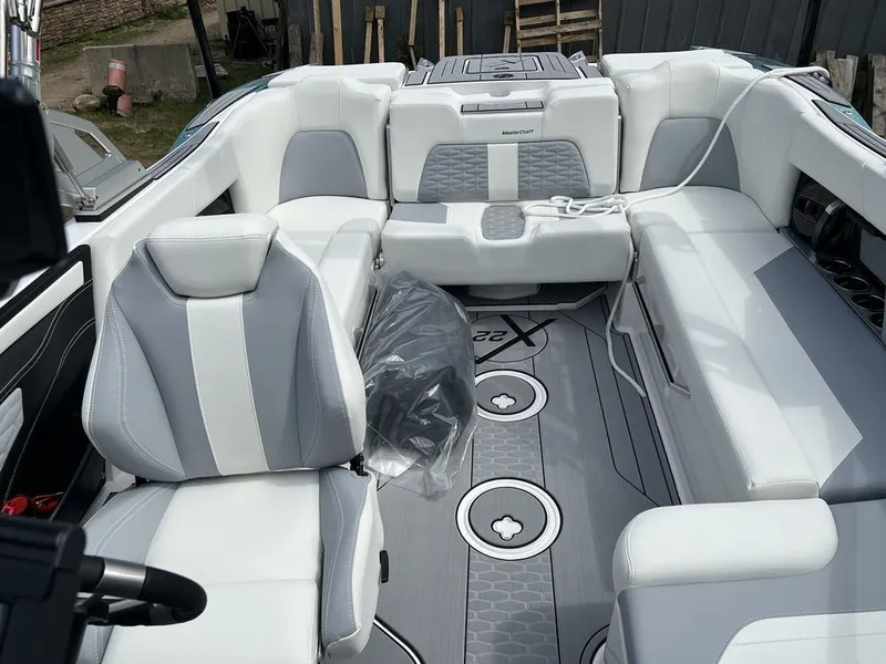 Slide: The Image of MasterCraft X22 2024 - 27