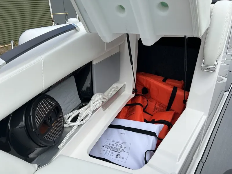 Slide: The Image of MasterCraft X22 2024 - 31