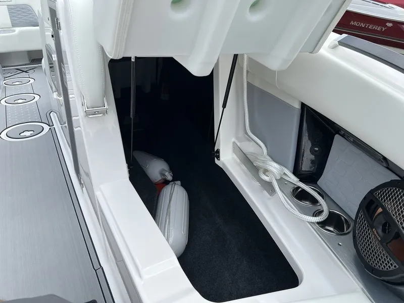 Slide: The Image of MasterCraft X22 2024 - 32