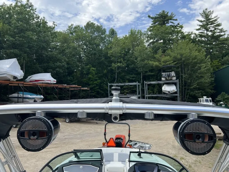 Slide: The Image of MasterCraft X22 2024 - 33