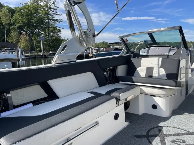 Slide: The Image of MasterCraft X24 2019 - 12
