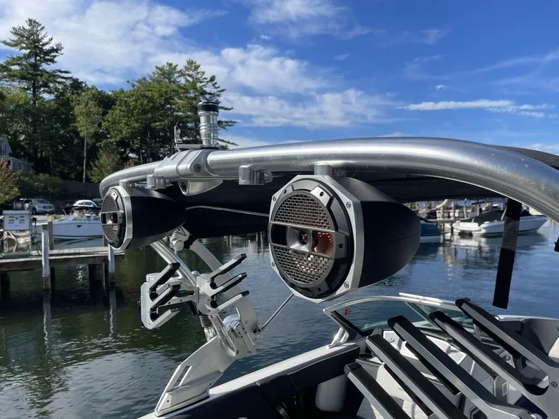 Slide: The Image of MasterCraft X24 2019 - 16