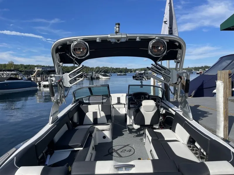 Slide: The Image of MasterCraft X24 2019 - 6