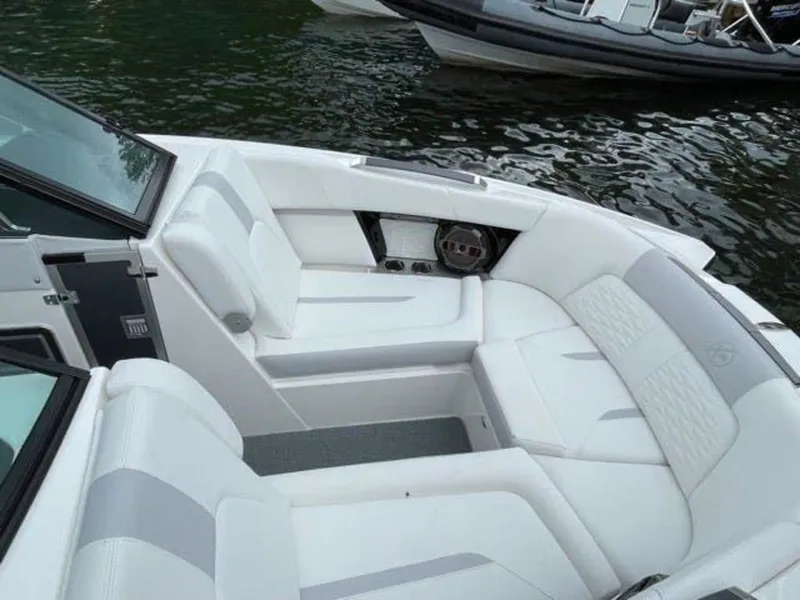 Slide: The Image of MasterCraft X24 2021 - 6