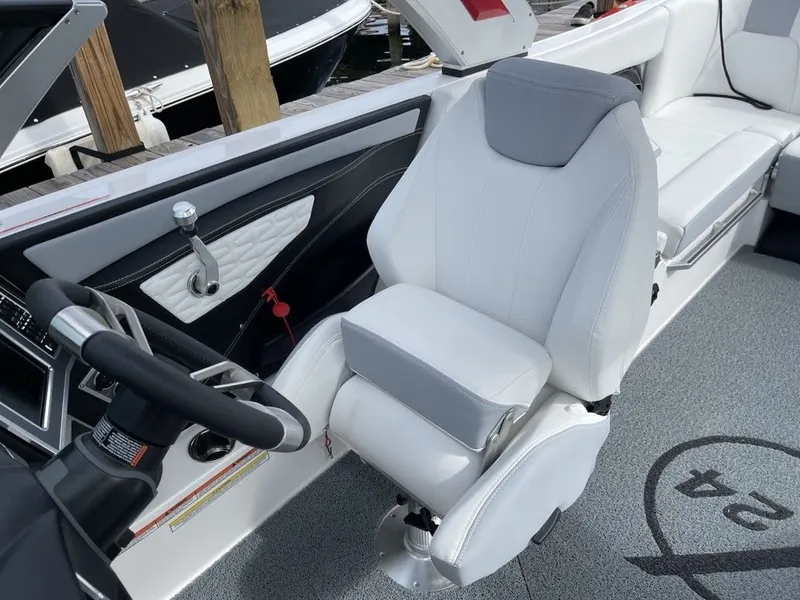 Slide: The Image of MasterCraft X24 2022 - 8