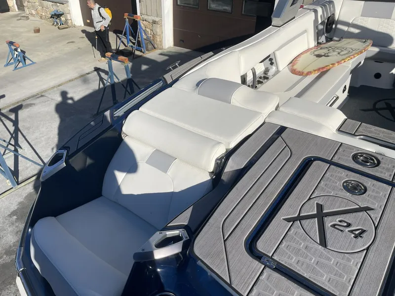Slide: The Image of MasterCraft X24 2023 - 15