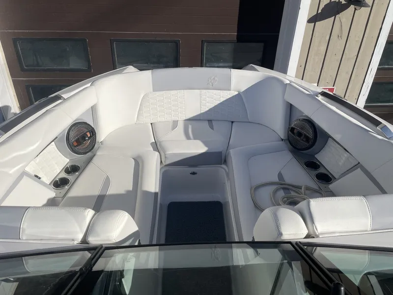 Slide: The Image of MasterCraft X24 2023 - 20