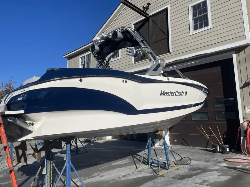 Slide: The Image of MasterCraft X24 2023 - 9