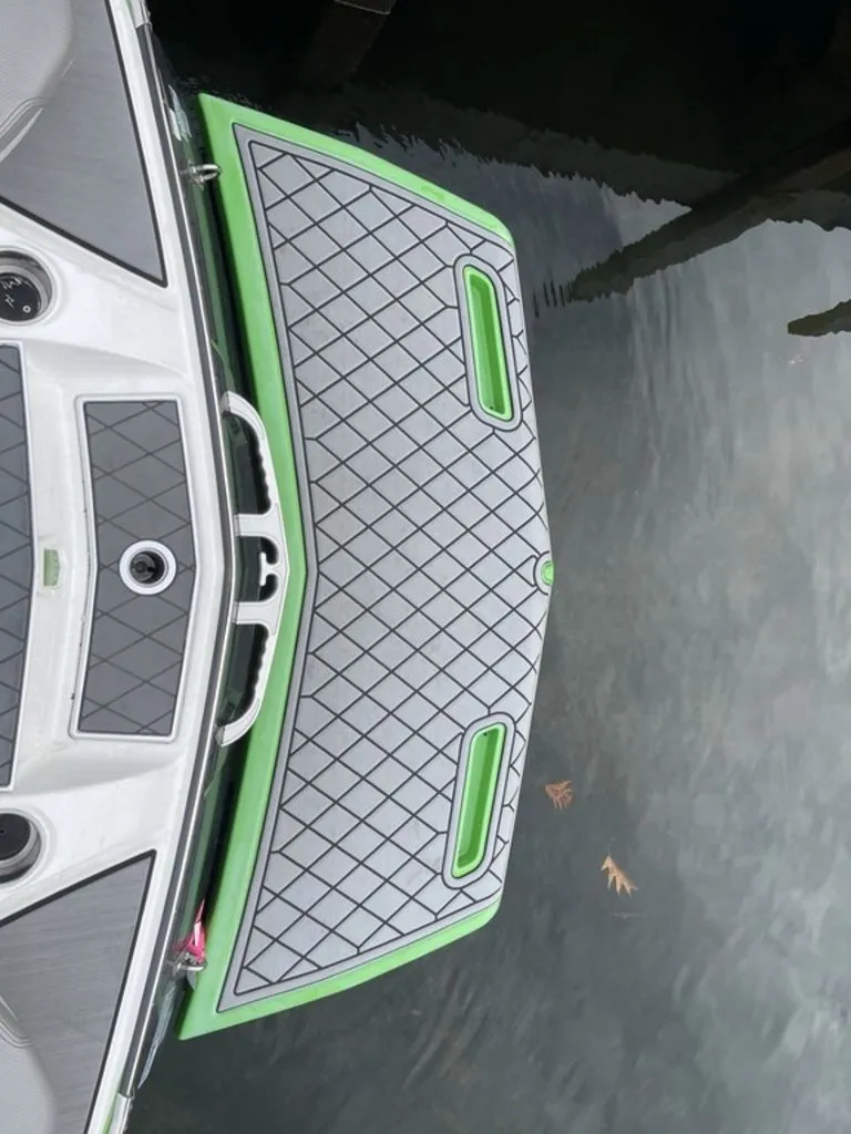 Slide: The Image of MasterCraft X46 2015 - 14