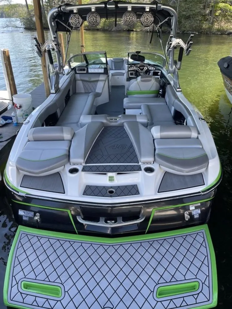 Slide: The Image of MasterCraft X46 2015 - 3