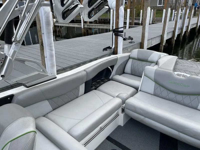 Slide: The Image of MasterCraft X46 2015 - 4