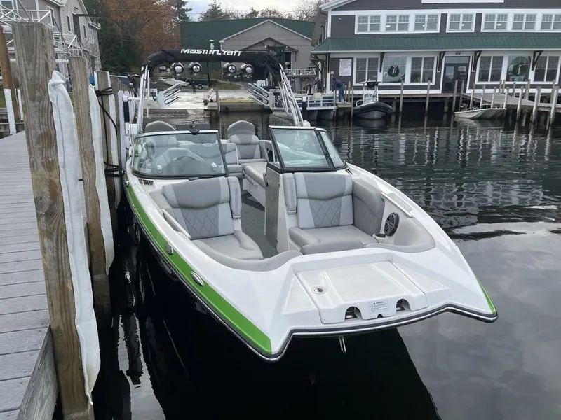 Slide: The Image of MasterCraft X46 2015 - 6