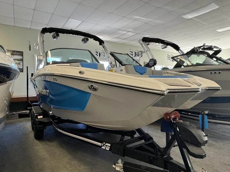Slide: The Image of MasterCraft XT20 2024 - 2