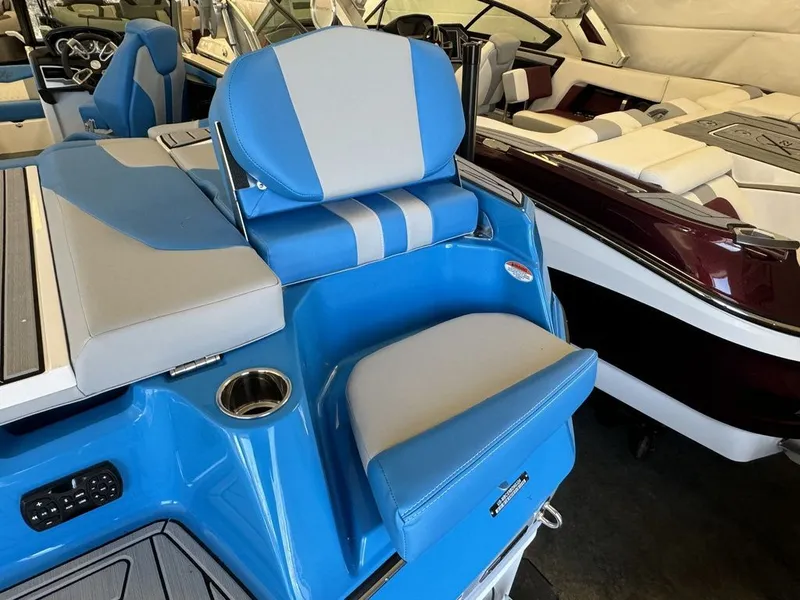 Slide: The Image of MasterCraft XT20 2024 - 5